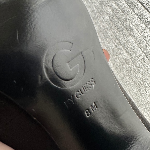 Black Suede Guess Pumps w/ Zipper Ruffle Trim 4" Heels & Round Toes - sz 8 - Picture 12 of 12